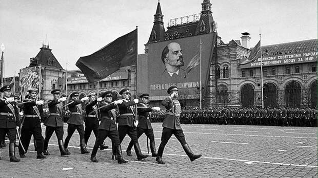 Как проходили парады 9 мая в СССР