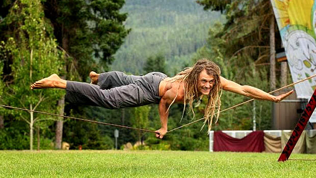 Слеклайн-йога. Фото: yogaemvoga.blogspot.com