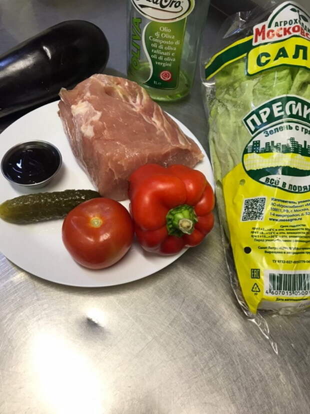 Медальоны из свиной корейки, прожаренные с плавленым сыром. Даже не ожидала, что мясо получится настолько нежным