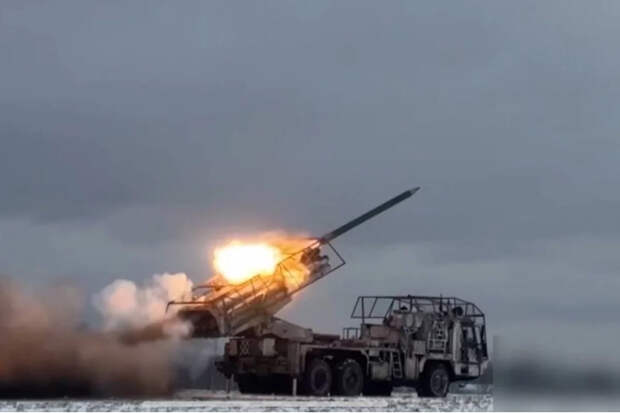 «Будет каскадное обрушение». Град ударов ВС РФ ломает целую дугу фронта