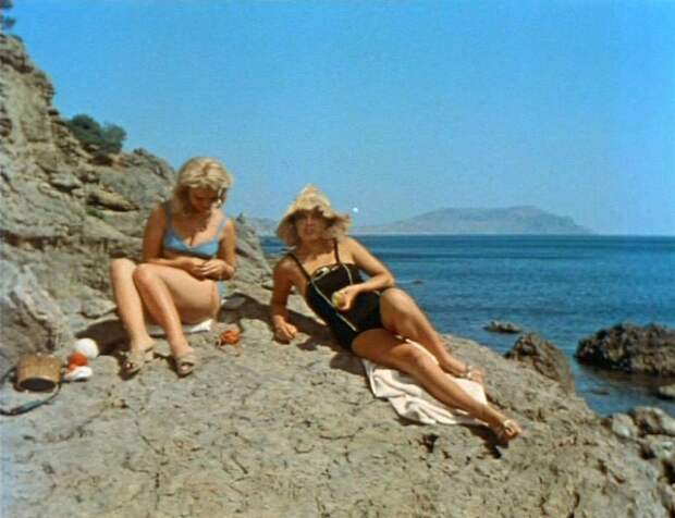 Наталья Кустинская и Наталья Фатеева в фильме *Три плюс два*, 1963 | Фото: crimea.vgorode.ua Наталья Кустинская и Наталья Фатеева в фильме *Три плюс два*, 1963 | Фото: crimea.vgorode.ua