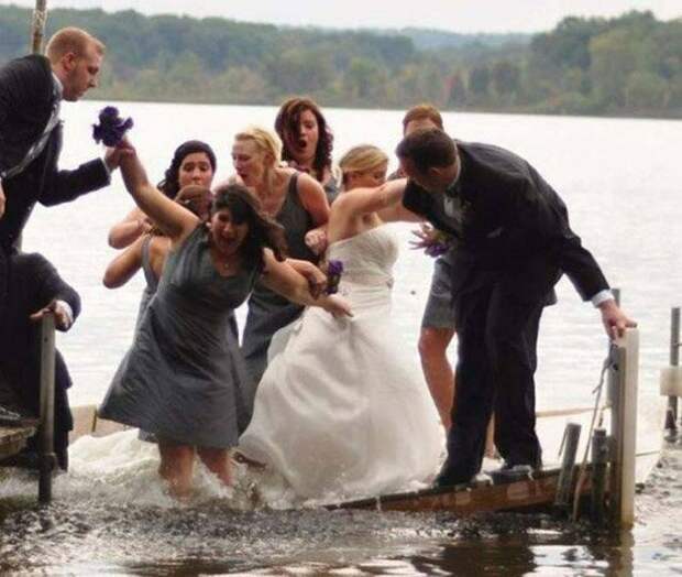 "Сфотографируемся у воды, будет красиво" - говорил фотограф