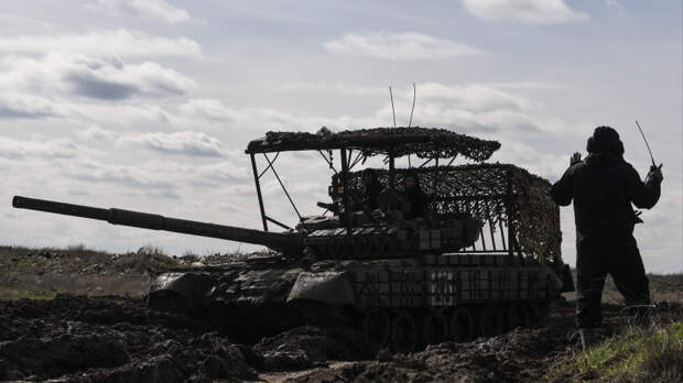 Фронтовой тюнинг. Как бойцы защищают танки от украинских FPV-дронов