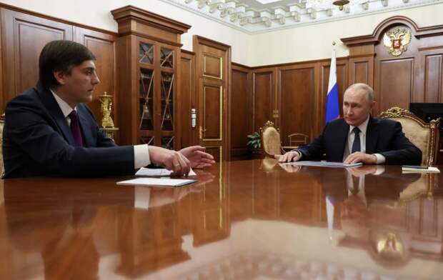 Кравцов рассказал Путину о едином содержании программ и успехах российских школ