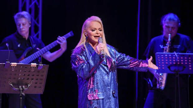 «Абзац»: в Санкт-Петербурге на концерт Ларисы Долиной продано меньше 50% билетов