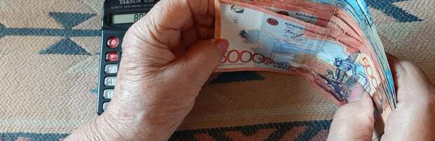 Касым-Жомарт Токаев подписал закон о выходе женщин на пенсию в 61 год