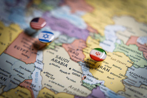 Посол Ирана предупредил об опасности для судов, помогающих США и Израилю