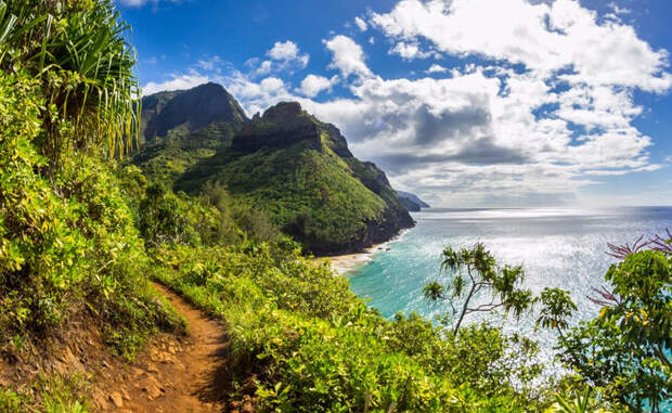 Калалау Трэйл Гавайи Гавайи остаются одним из самых потрясающих местечек на всей Земле. Восхождение по Калалау потребует у вас дня времени и небольших усилий — а взамен даст уникальную возможность одним взглядом окинуть и океан, и весь островок.