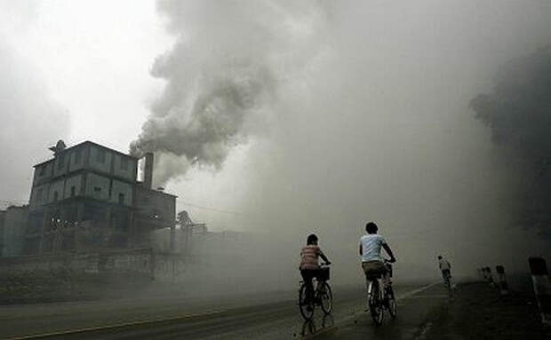 Металлургические комплексы города отравляют почву и воздух на многие сотни километров вокруг