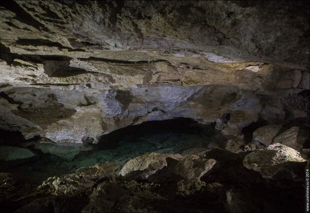 Подземное озеро в гроте «Длинный».