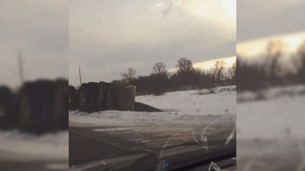 Грузовик с семечками перевернулся на трассе в Рубцовске