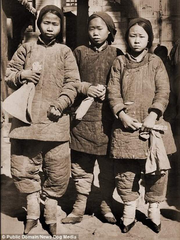 Девочки с перебинтованными стопами - "золотыми лотосами" Цин, китай, фотография, эпоха