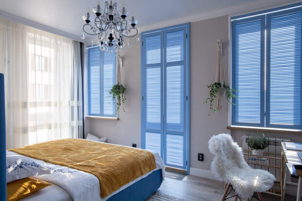 Голубой цвет в интерьере спальни раскрывается особым образом. Считается, что такие оттенки оказывают успокаивающее и расслабляющее воздействие.-6