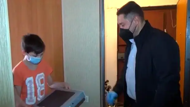 В рамках акции «Помоги учиться дома» компьютеры получили более 130 тысяч школьников