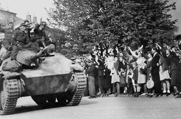 Чехия хочет сохранить нормальные отношения с Россией после осквернения памяти освободителей Праги