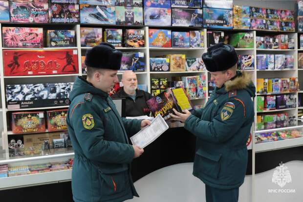 Сотрудники МЧС провели рейды по магазинам пиротехники в Туле