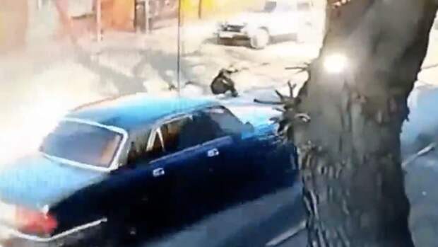 В Ингушетии полицейский автомобиль врезался в дом, объезжая выбежавшего на дорогу ребенка
