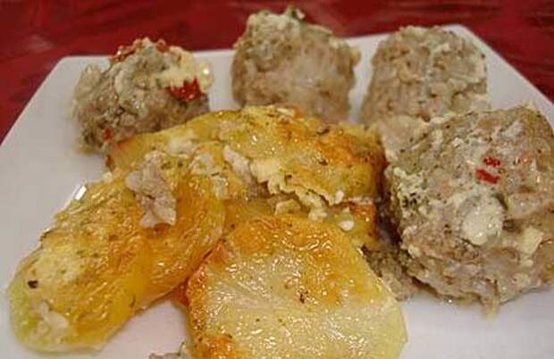 Вкусные тефтели с картошкой в духовке