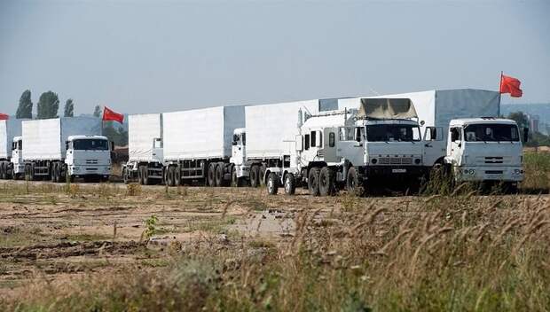 Второй гуманитарный конвой застрял на границе Украины Второй гуманитарный конвой застрял на границе Украины