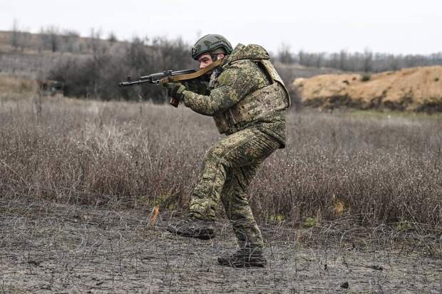 Российский штурмовик спас раненых сослуживцев в зоне СВО