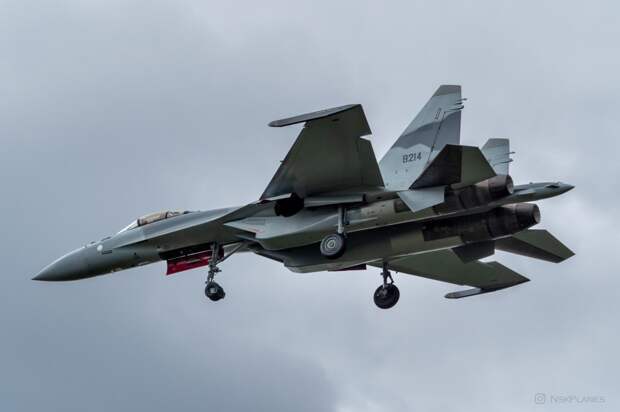 Построенный для ВВС Египта истребитель Су-35 (бортовой номер "9210") 