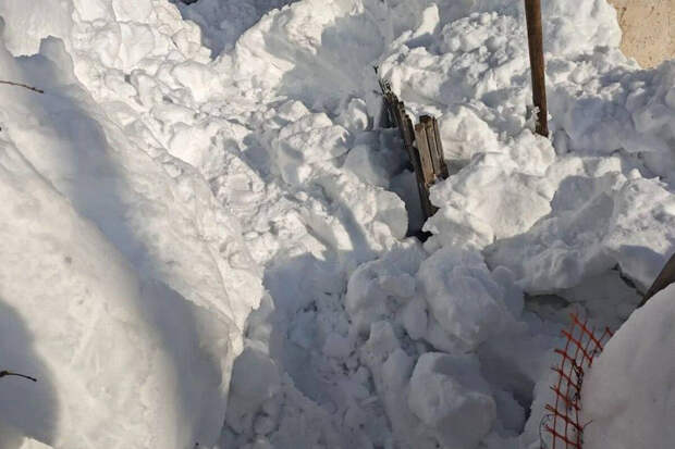 Под Пермью ребенок полчаса пролежал под снежными завалами без воздуха