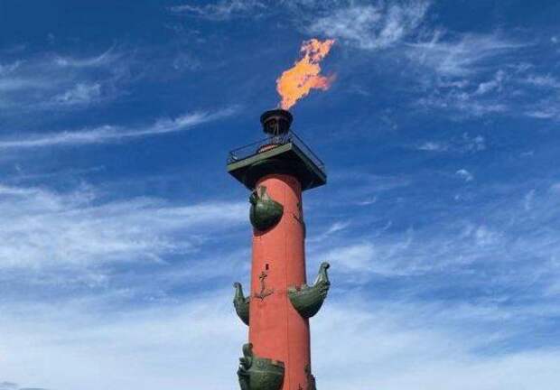 В Петербурге зажгут факелы Ростральных колонн 27 января