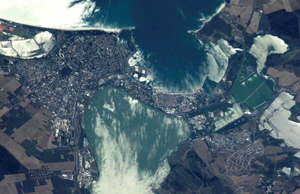 Вид на Бургас из космоса. Фото: Википедия