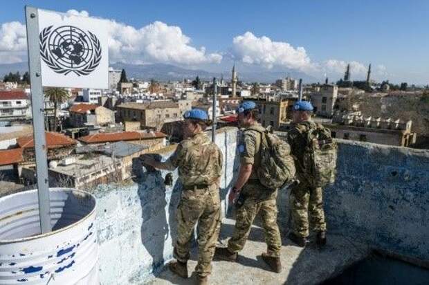 Члены миротворческих сил ООН в Никосии (Лефкоше на турецком языке)