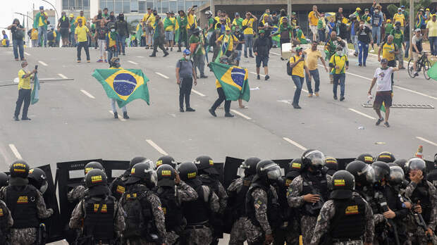 Почему выборы президента Бразилии привели к протестам
