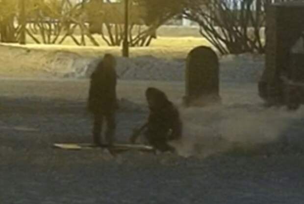 Житель Петербурга залил Вечный огонь во время посиделок с приятелем