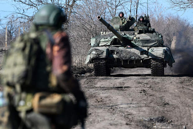 Минобороны РФ: танкисты "Центра" оттачивают навыки боя на полигоне в зоне СВО