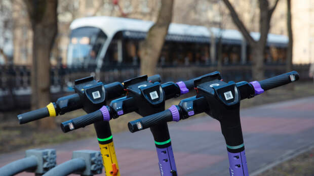 С ветерком: самокаты новой модели «Москвич» стали доступны для аренды в столице