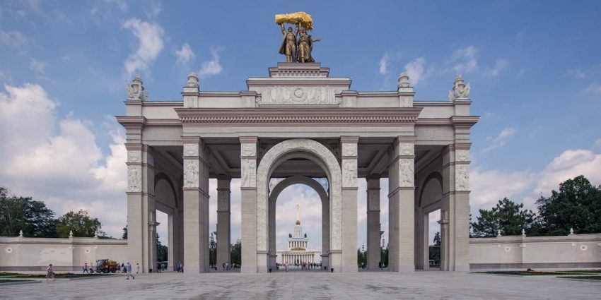 Собянин открыл Музей транспорта Москвы и павильон «Цветоводство» на ВДНХ. Фото: Д. Гришкин mos.ru