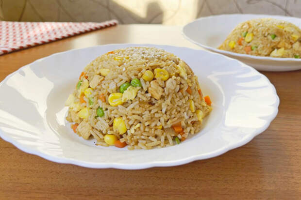 Фото к рецепту: Курица с рисом по-тайски