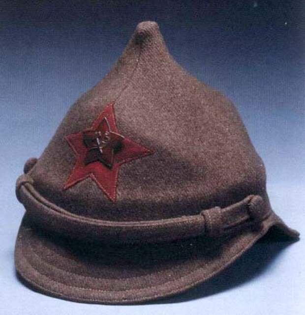 Суконный летний шлем из комплекта обмундирования, вручённый В.И. Ленину как почётному красноармейцу 195-го Ейского стрелкового полка. (ГИМ)