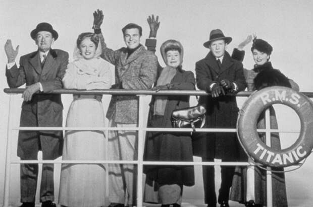 Тельма Риттер (третья справа) в фильме "Титаник" 1953 года