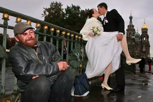 Анекдот: Свадьба без драки - не свадьба - сказал жених и въеб@л тёще в кадык.