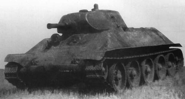 Танк A-32. Опытный образец, показанный на полигоне в Кубинке в 1939 г.