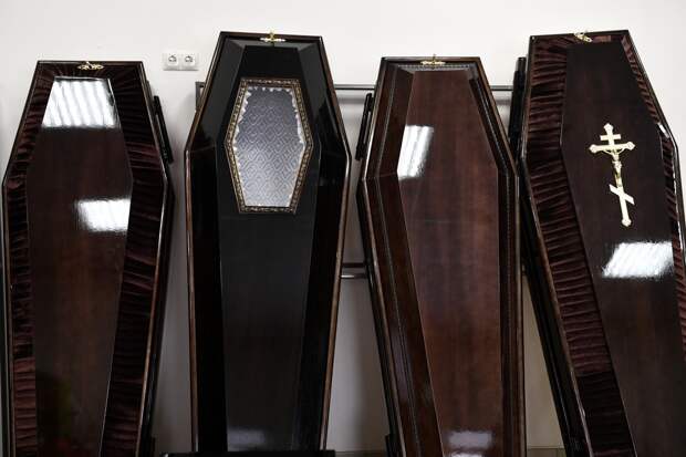 В лесополосе российского региона нашли вскрытые цинковые гробы со странной деталью