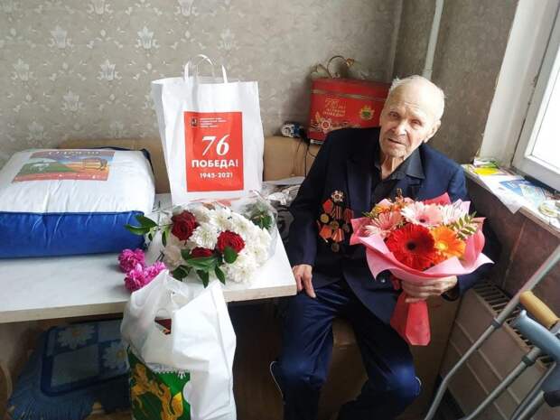 Петр Толстой поздравил с Днем Победы ветеранов из района Выхино-Жулебино