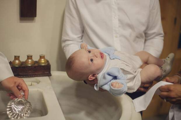 Крестные родители: 6 категорий людей, которых нельзя брать в крестные малышу