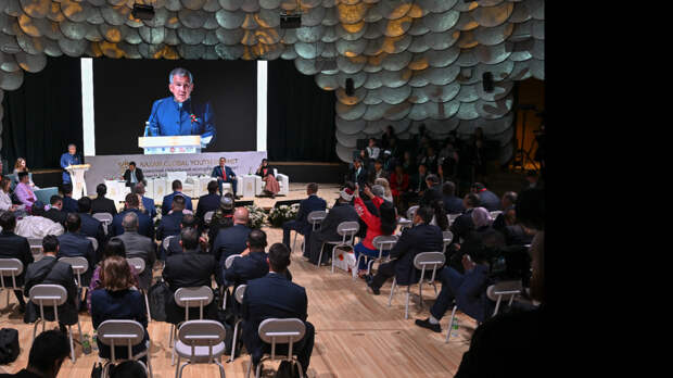 Рустам Минниханов и Валерий Фальков приняли участие в пленарном заседании четвертого Казанского глобального молодежного саммита