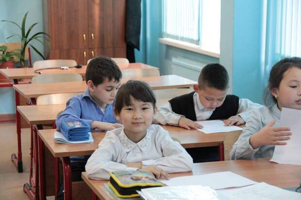 Советник президента Республики Узбекистан Кахрамон Куранбаев заявил о необходимости открытия в России детских садов и частных школ для детей мигрантов из этой республики.-2