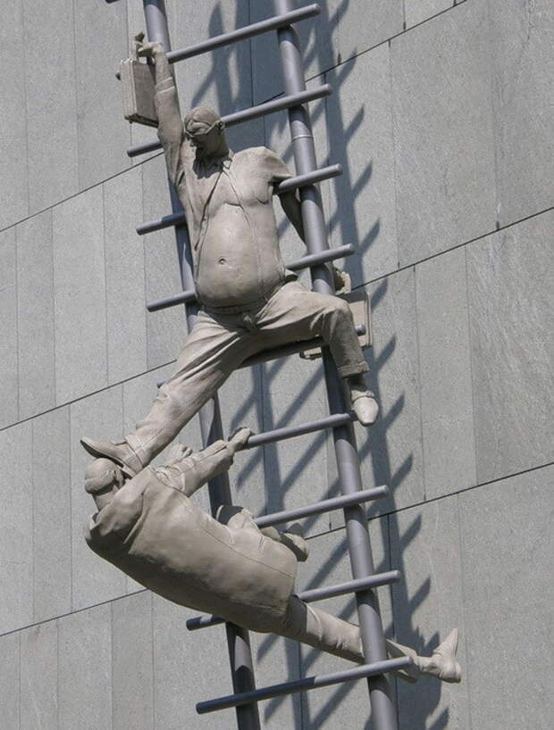 Скульптура «Карьерная лестница» Скульптуры, истории, фото