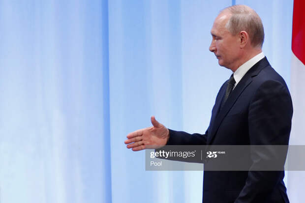 Putin-Hand Putin-Hand