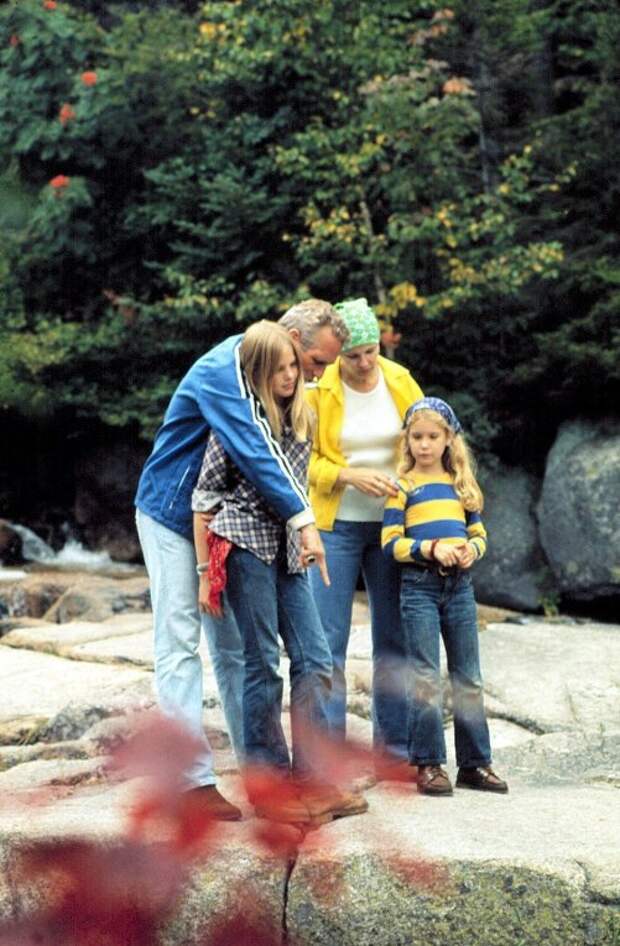 Пол Ньюман с женой Джоан Вудворд и дочерьми