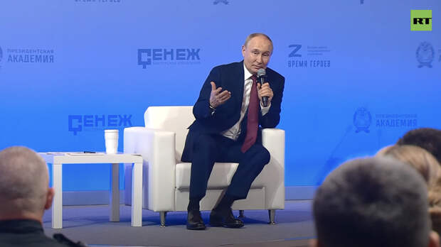 Путин проводит встречу с участниками программы «Время героев»