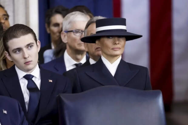 Супруга Трампа Мелания представила в Белом доме фильма о себе