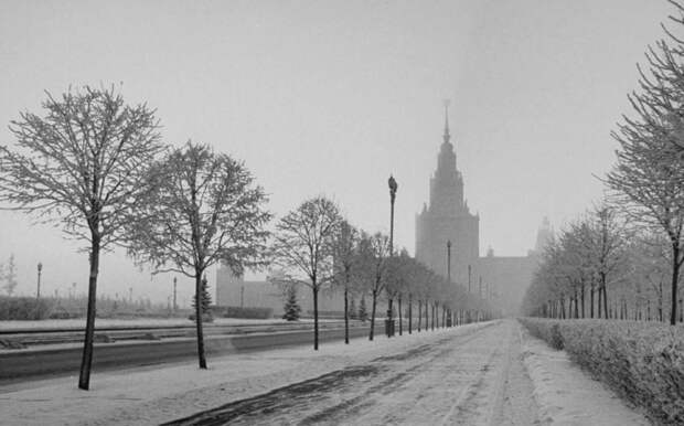 Вид на Московский университет.